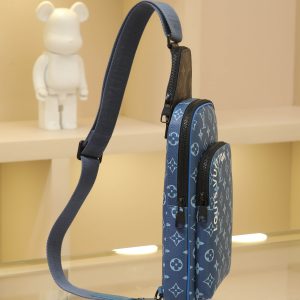 Alternative view of All-Steel Hardware This Avenue shoulder bag features canvas straps and lining, infusing sustainable principles into a classic design. Monogram Macassar canvas and leather trim exude refined elegance, while a zippered front pocket and small top zipper pocket complete the functional details. 20 x 31 x 7 cm (Length x Height x Width)